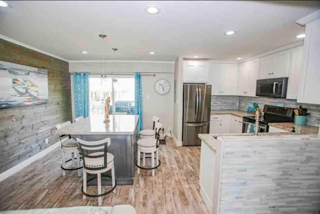 Beachfront Retreat! 3 Steps To Walkover! Surfside Beach Exterior foto